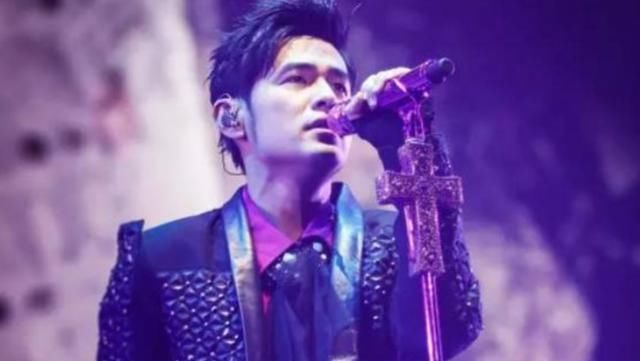  直播|周杰伦直播首秀，一小时不到就赚三千万！关之琳王祖蓝都来捧场