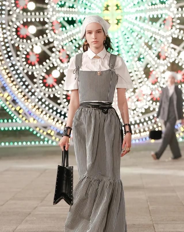  Dior|Dior 在意大利举办了一场没有观众的线下早春发布秀