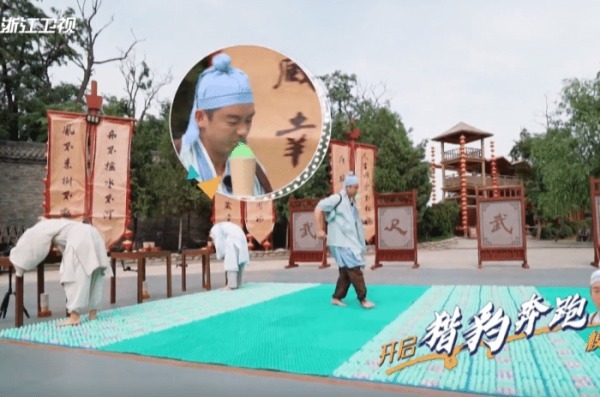 奔跑|《奔跑吧》最豪横的嘉宾,散步被棍子抽打,一边走一边喊叫!