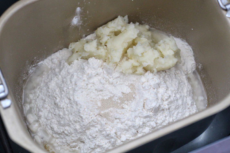 松软|土豆泥还能做面包，色泽金黄、咸香松软，带给你不一样的味蕾体验