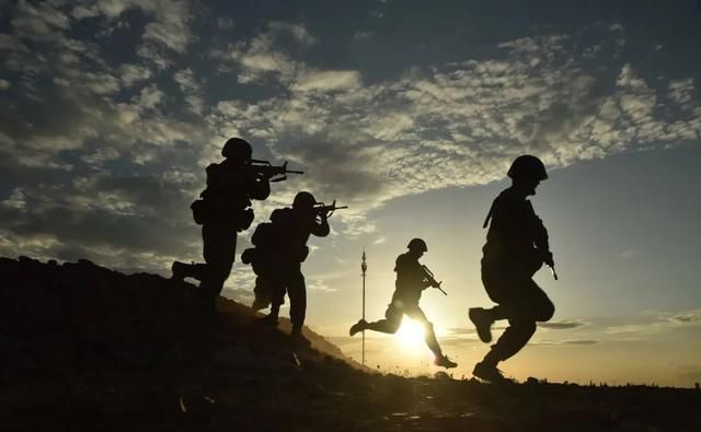  收藏|当青春遇上军旅！快来收藏这组大漠热血剪影