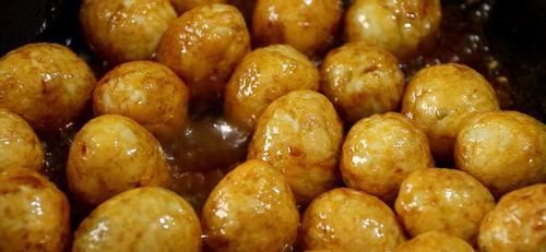 鹌鹑蛋|鹌鹑蛋别光卤着吃了，教你一种新做法，一口一个，一大盘不够吃