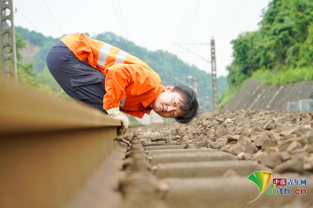 青春在大山深处乘风飞翔