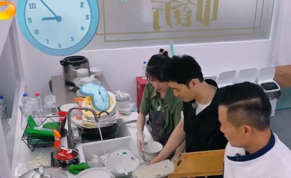  懂行|不刷碗被骂懒, 怼林大厨被骂不懂行, 赵丽颖的问题, 其实只有一个