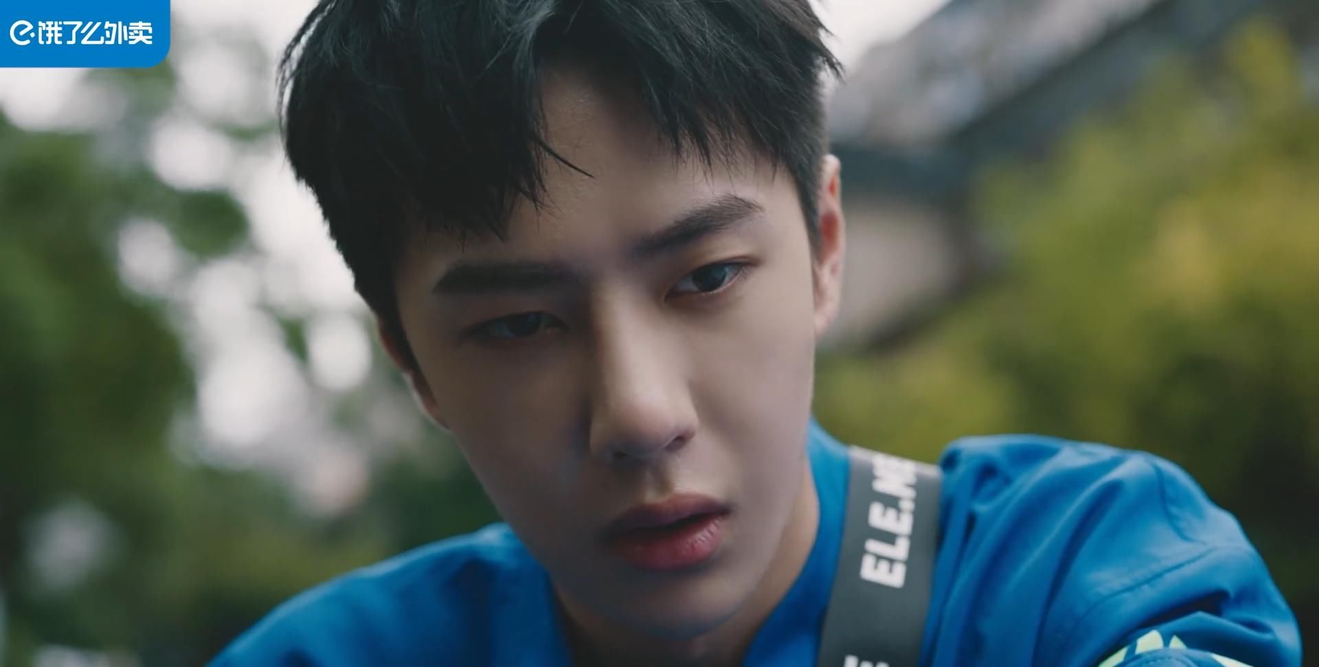 简直|王一博：虽然昏暗的电梯很吓人，但是表演简直了，细节特别到位！