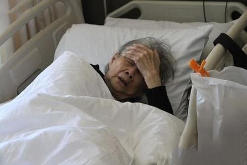 小孩|小孩推老人过马路老人意外摔倒 家属起诉索赔17万 法院判决解气