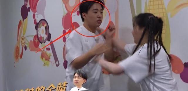  成功|《奔跑吧》：郭麒麟被金靖狂追反撕成功，与吴磊蔡徐坤上演无间道