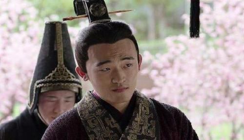 金字塔|皇帝是白痴，皇后是丑女，这对绝配是如何登上金字塔尖的