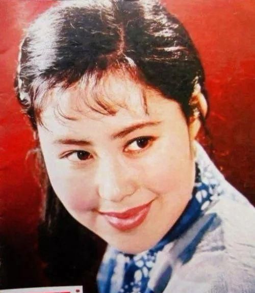  出门|70岁斯琴高娃曾遭8年家暴，如今出门靠轮椅