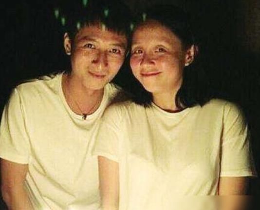  李维嘉|李维嘉牵短发女子逛街，这是要脱单？真相曝光，网友：有点心痛