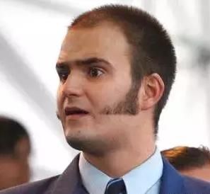 机车|60岁朋克王妃穿长裙骑机车,20岁嫁54岁王子,儿子秃顶颜值成迷