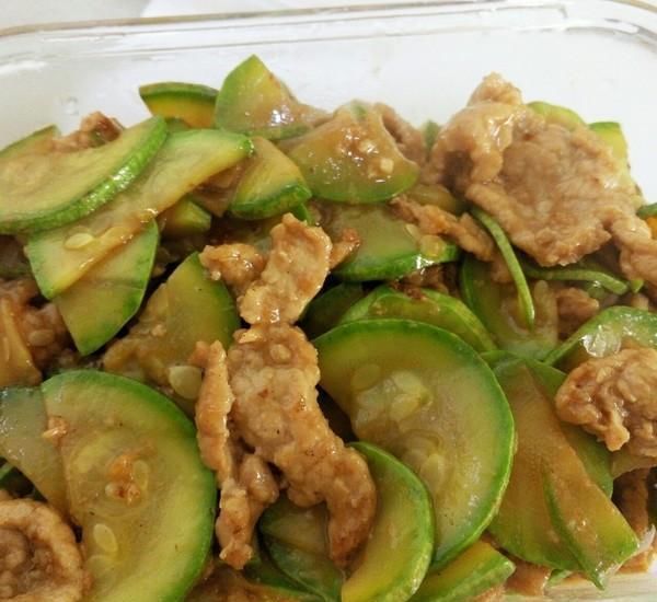 萝卜汤|精选美食:萝卜棒骨汤、西葫芦炒肉、香焖禾花鱼、羊肉萝卜汤做法