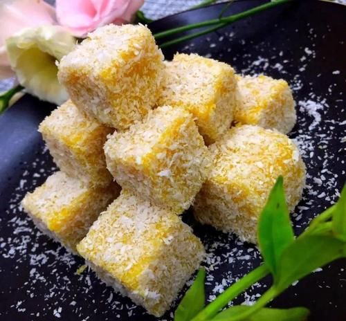  好吃|好吃的南瓜椰蓉小方，方便快手，这个季节吃正好