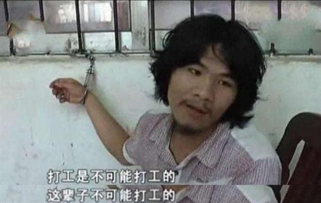 悲哀|对英雄大加指责，将网红视为偶像，价值观扭曲的背后是社会的悲哀