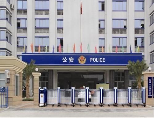 伪造|疑因连生3女男子掐死孕妻，转移财产伪造自杀，庭审否认故意杀人