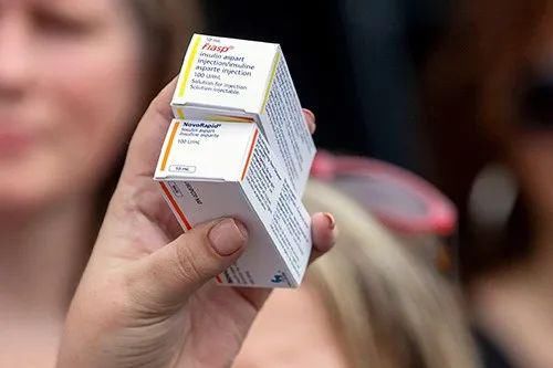 治病|顶着牢狱之灾也要去外国买药治病，这1900万美国人怎么了？