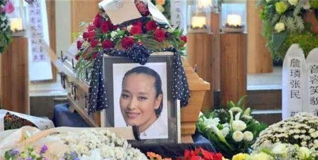 建筑工地|83年上央视春晚,她唱红了歌坛,三年前因病在德国去世