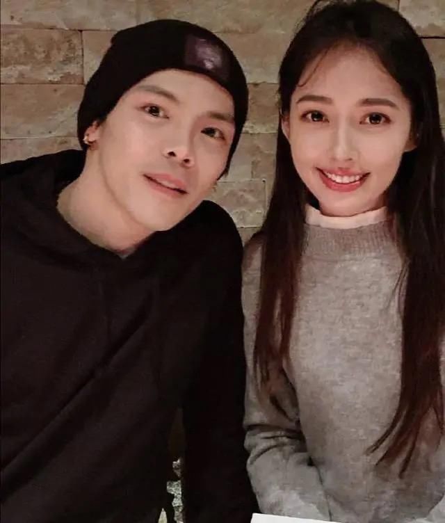  结婚|要生了才领证？向佐赴台陪郭碧婷待产，向太称将在当地办理结婚手续！