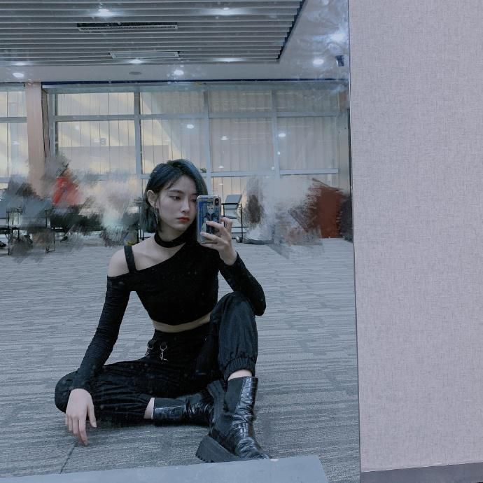 搭配|夏日马丁靴，甜酷girl街头凹造型，和时髦精的距离就差它了