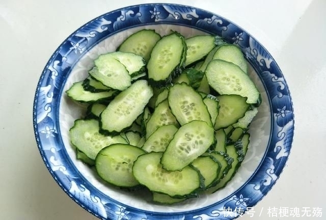 香味|黄瓜和它一搭配，营养翻倍，鲜香味美，简单一做特香