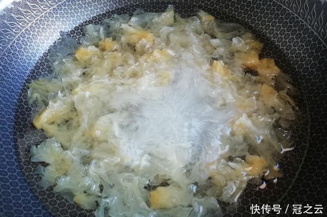 银耳|腐竹和它是天生一对,这样做营养又开胃,女人孩子吃最适合