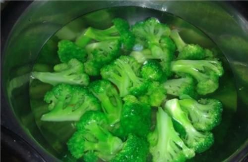  蒙在鼓里|吃这4类食材前必需焯水，很多人被蒙在鼓里，吃出毛病来都不晓得