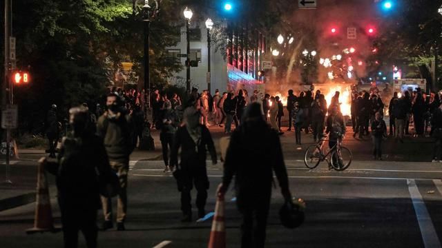  黑人以及其他|波特兰传来激烈枪声，部分美军士兵选择倒戈，白宫：最黑暗的一天