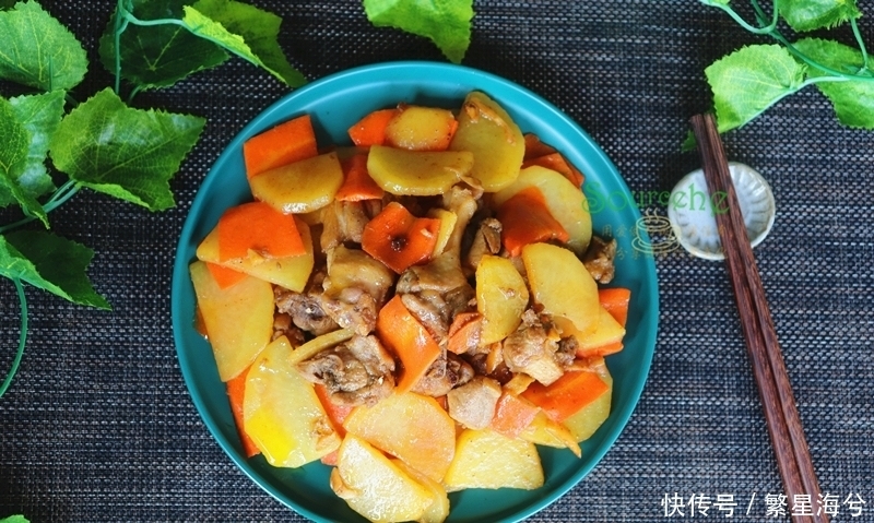 倒入|鸭肉别只会做啤酒鸭,加土豆胡萝卜炖一炖,端上桌连汤汁都不剩!