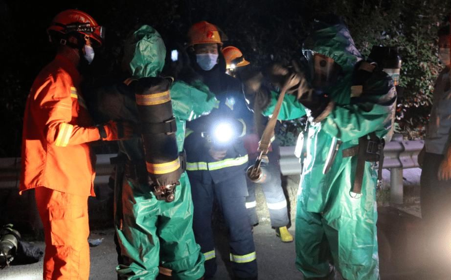  现场|急！有毒化工原料泄漏！