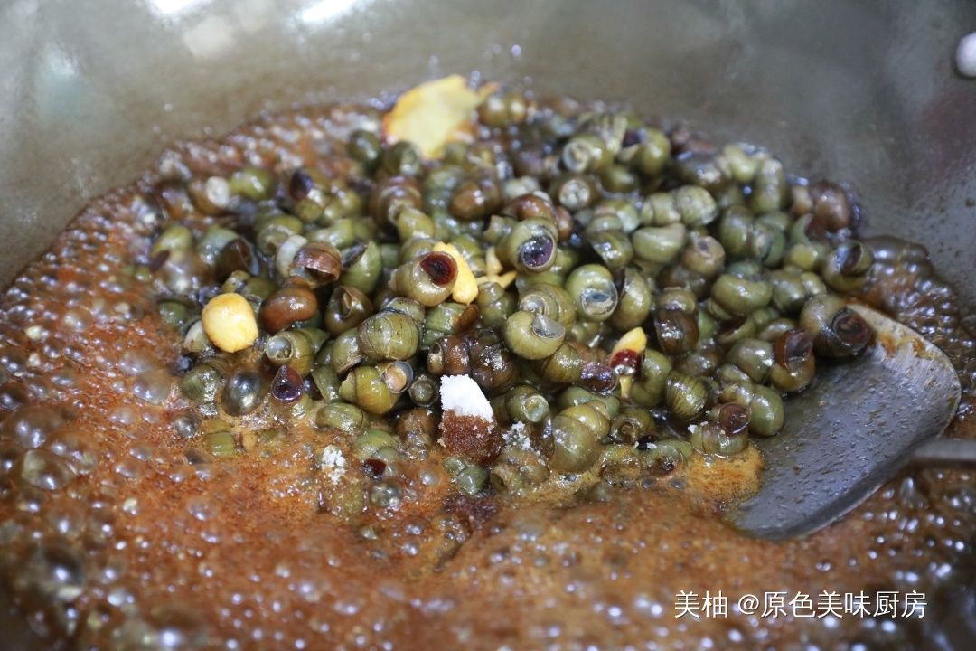 必备|一道经济实惠的家常河鲜,下酒菜必备,5分钟就出锅