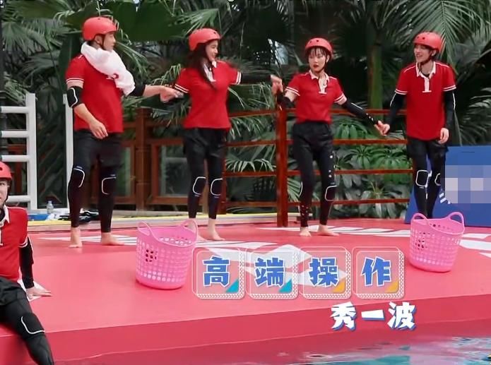  耳根|蔡徐坤第一次主动牵手女嘉宾，瞬间耳根微红，得知女方身份：我酸了