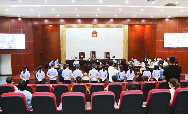  团伙成员|堵门、泼尿、烧纸……这起“软暴力”催债团伙首犯判7年