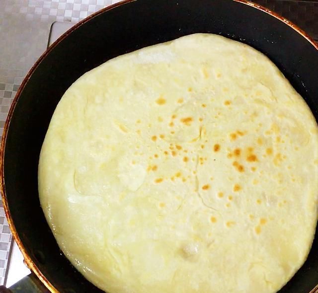  详细|家常烙大饼的方法松软筋道，凉了不硬千层大饼简单易学详细讲解