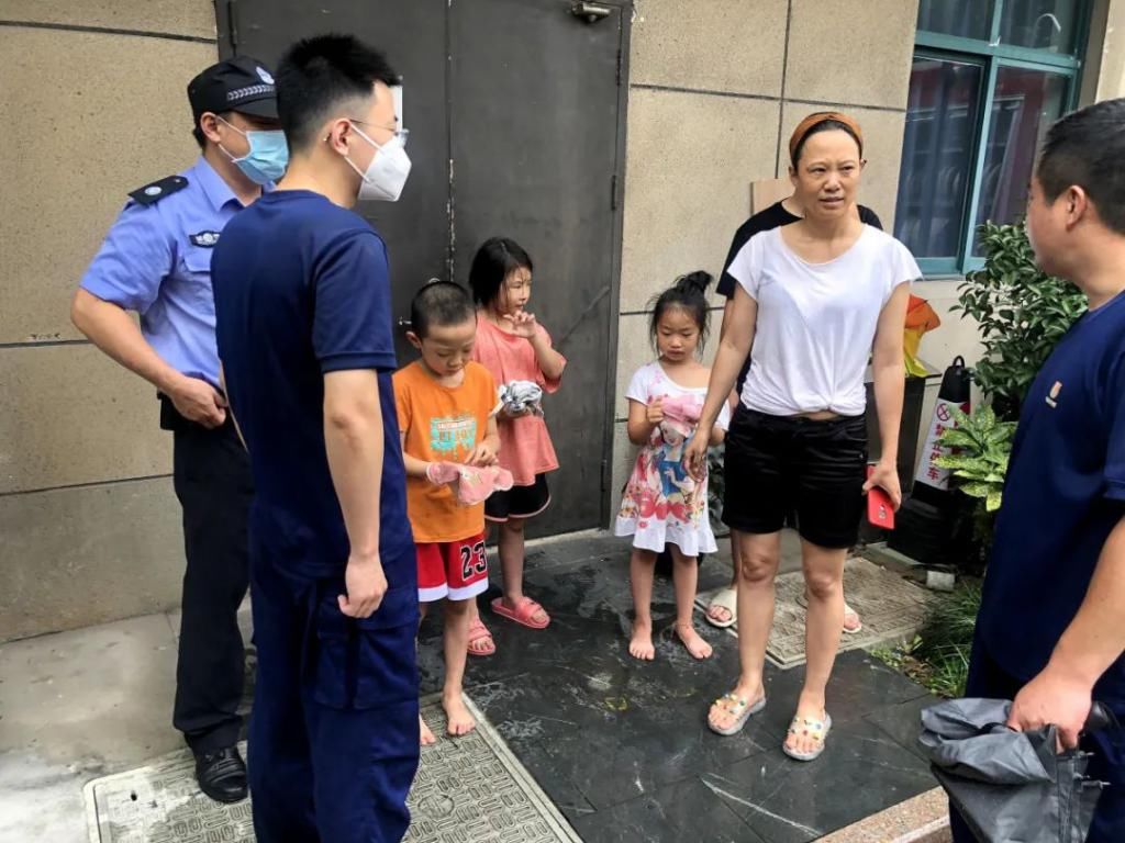  女孩|机智！凭一句口决，9岁女孩带弟妹成功逃离火场