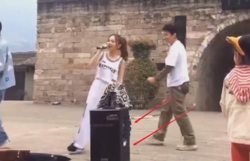  笑点|鹿晗又一档综艺被路透，站在一旁的女嘉宾，我没看错吧