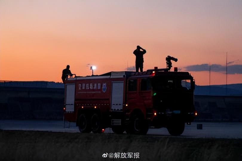 跨昼夜飞行保障，守护战鹰高飞远航！