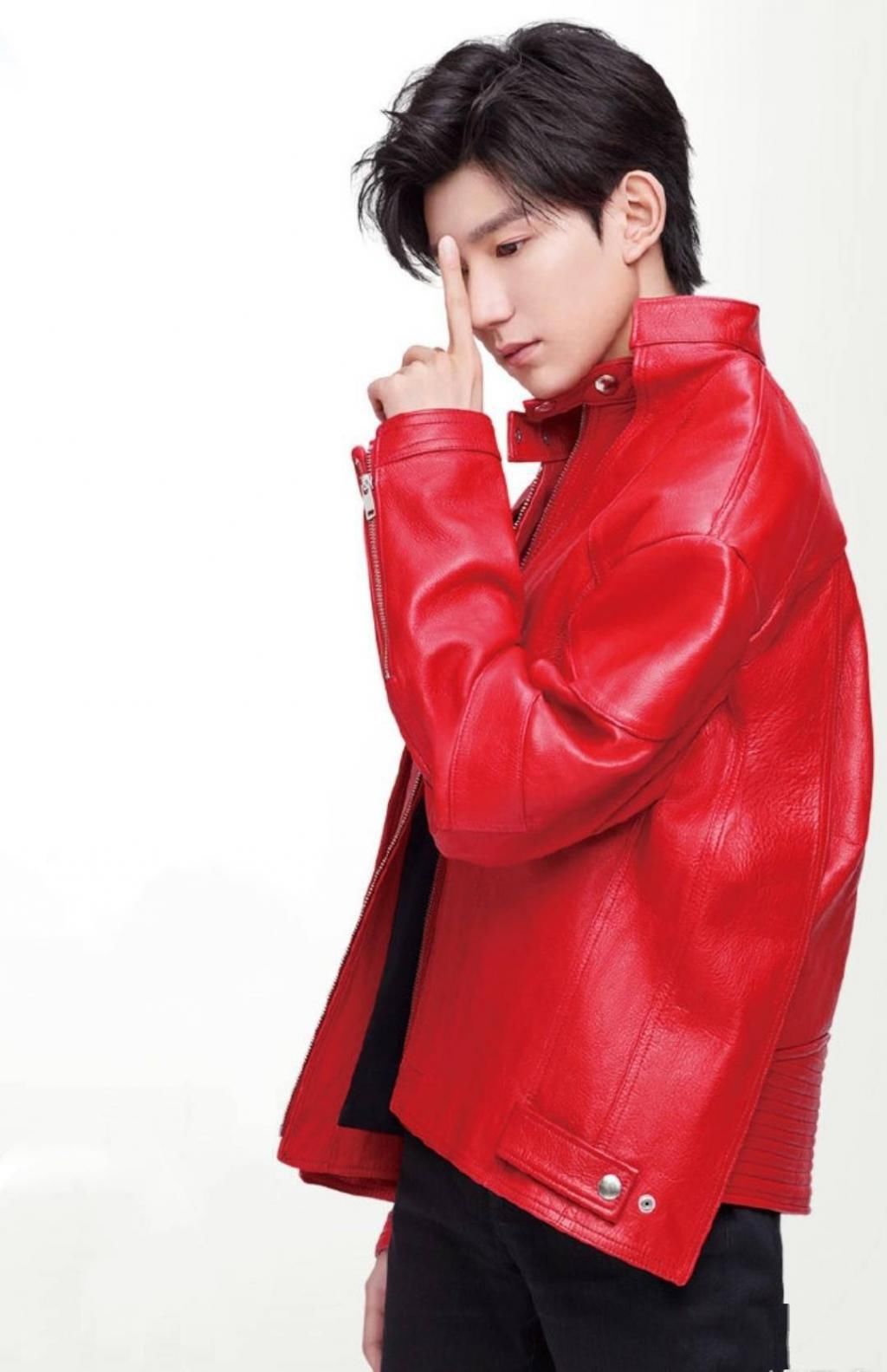  肆意|王源“闪Day”代言广告大片，向阳生长肆意发光