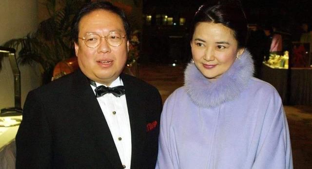  街头|倒霉的胡慧中，烧伤差点毁容，初恋横死街头，丈夫贪污坐牢