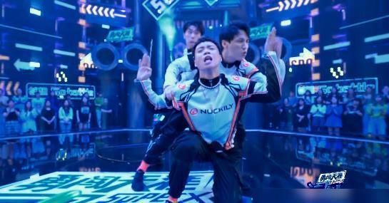  大比分|肖杰三人组大比分获胜，主题有点偏离，王一博表情变化戳中笑点