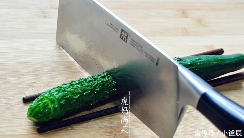 入味|2种方法切蓑衣黄瓜,柔软似水蛇腰,怎么扭都不会断,清脆入味快