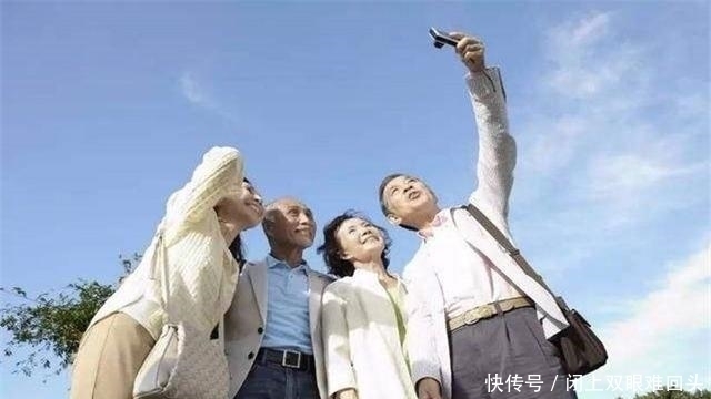 养老院|“新型养老”走红,不去养老院也不依靠子女,晚年幸福靠自己争取