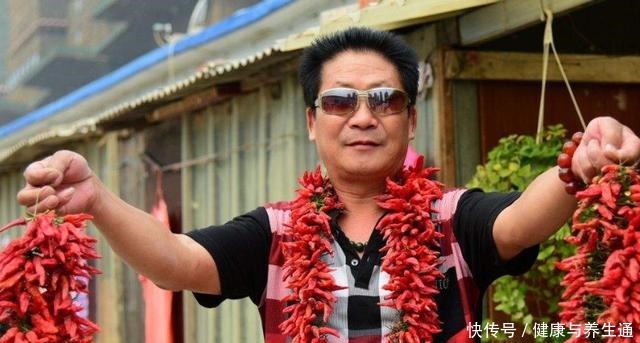 被誉为|他被誉为“中国辣王”,一天至少吃5斤辣椒,如此变样了