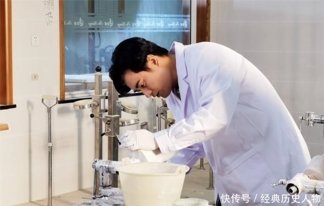 康复中心|演员陈龙现身康复中心制作假肢,背后真相竟是……