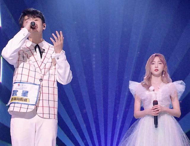  明日|硬糖少女助阵《明日之子》nene穿婚纱帮唱学弟，张艺凡羡慕