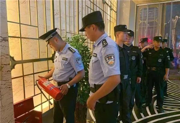 娱乐场所|突击!阜阳警方夜查娱乐场所!