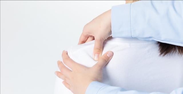  肺癌|肩痛未必就是肩周炎，肺癌也有可能肩痛，并不少见！什么原因呢？