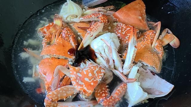 好吃|蒜蓉螃蟹的家常做法,很好吃的一道美食,简单美味,想吃就做