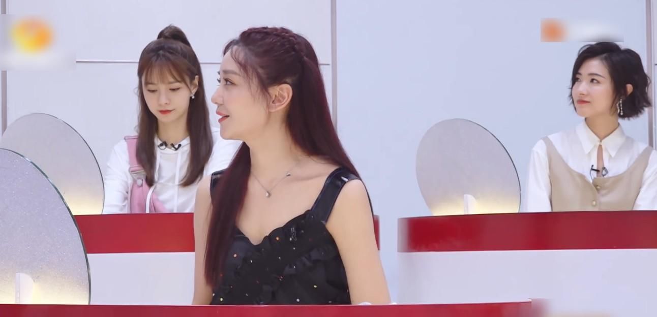  海陆|海陆细心为金莎剥虾，和第一期低情商表现截然相反，引起观众热议