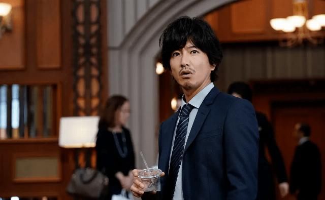  神颜|男神都逃脱不了中年油腻？48岁的他却比18岁时的神颜更让我心动