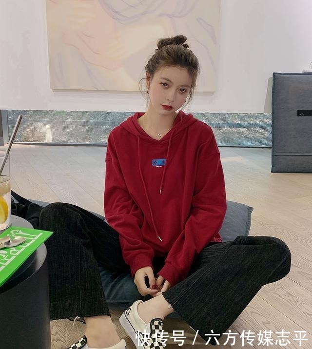 跟着|早秋就跟着博主穿卫衣，太洋气了吧！